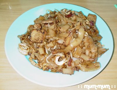 Fried Kway Teow with Taugeh