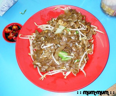 Fried Kway Teow with Taugeh